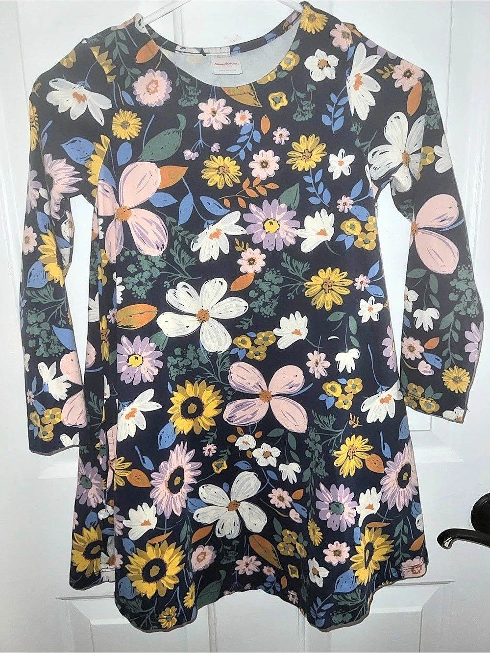 Hanna Andersson Long Sleeve Skater Dress in Flower Bunch on Navy Size 8